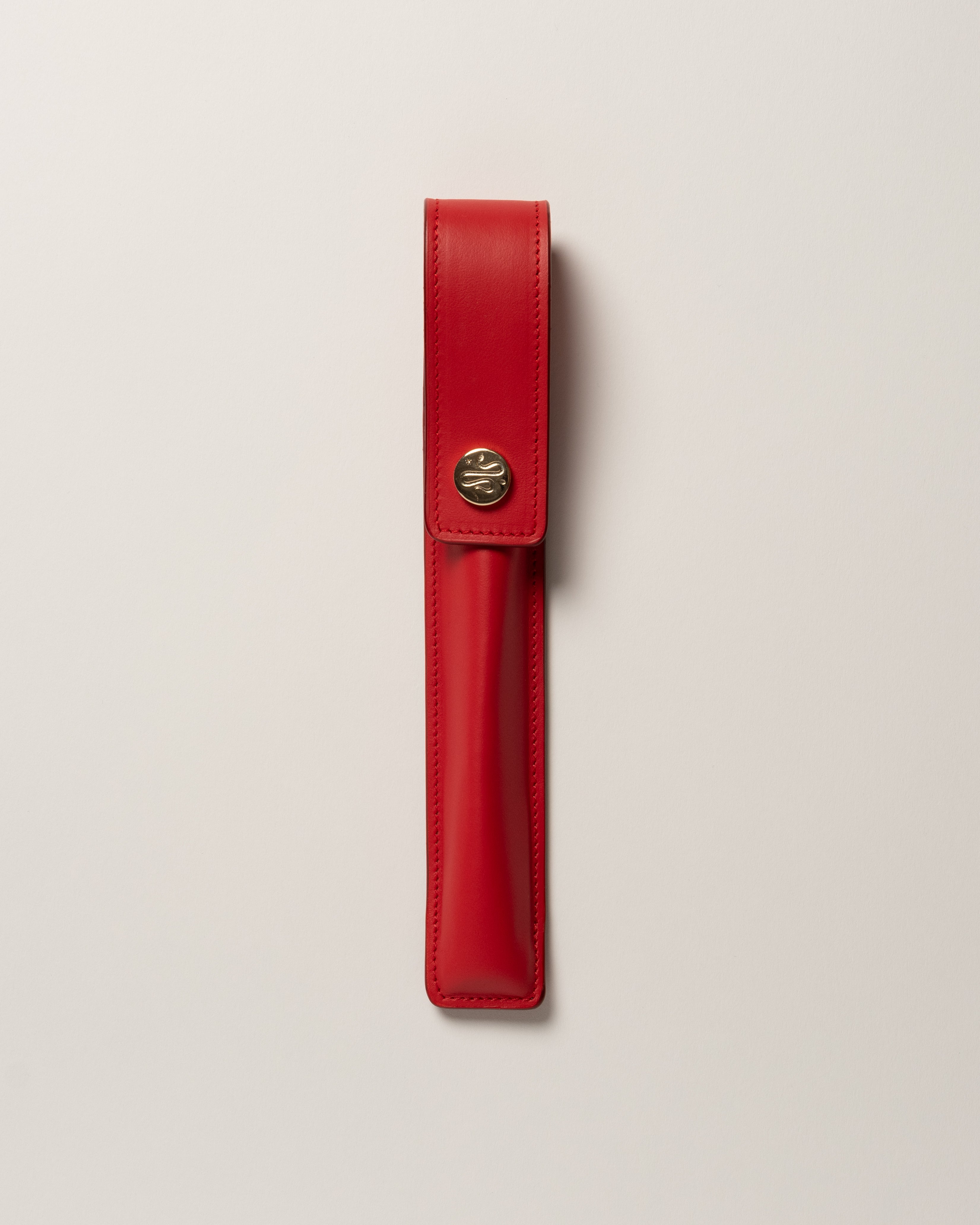 aurezzi-leather-case-button-red-lederetui-mit-knopf-in-rot image 1