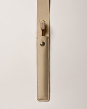 aurezzi-leather-case-button-beige-zahnb-rste-gold-white-pflegeset image 3