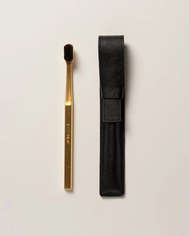 aurezzi-reise-set-black-saffiano-leder-etui-zahnb-rste-gold-black image 1