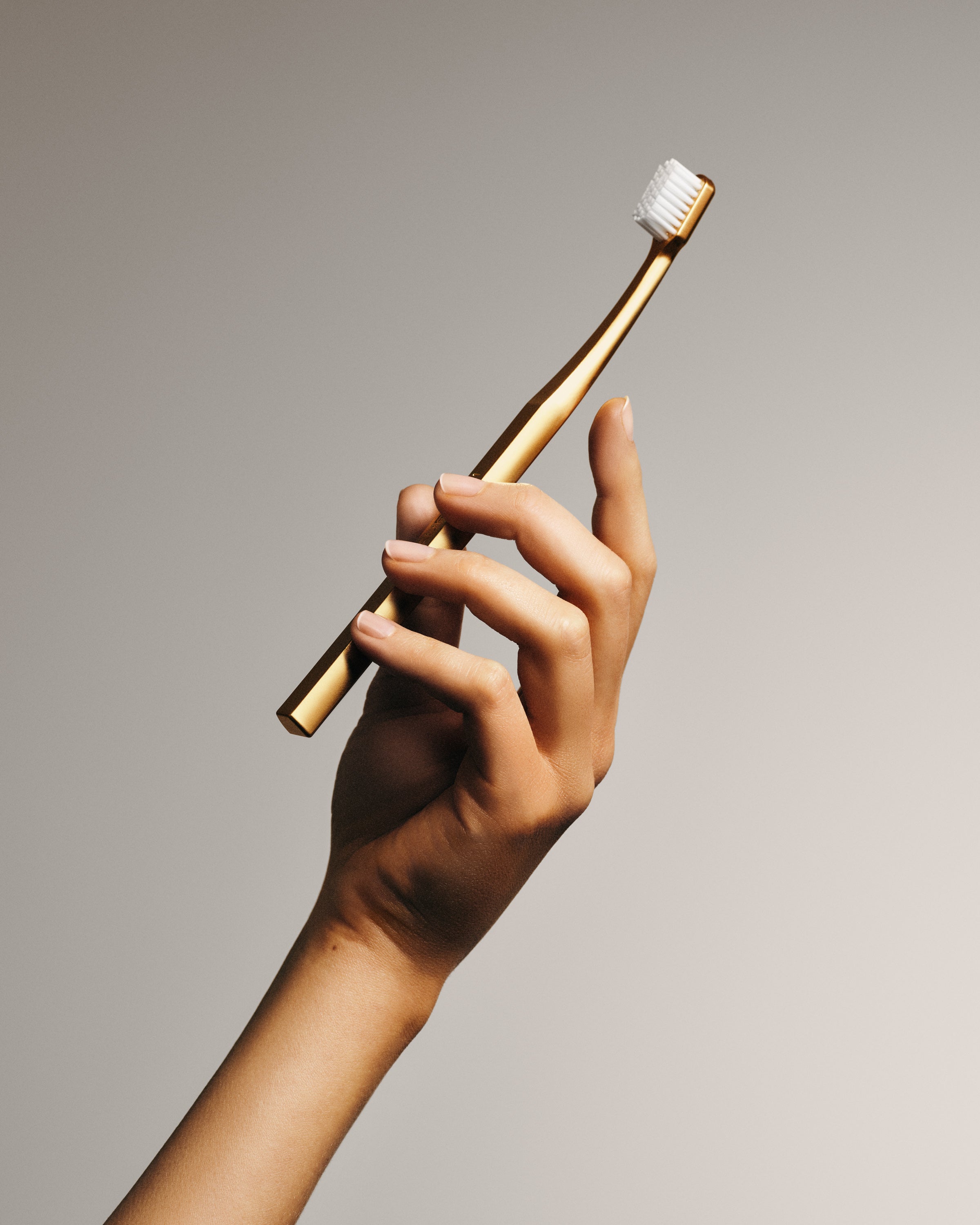 aurezzi-toothbrush-gold-white-zahnb-rste-24k-vergoldet image 2