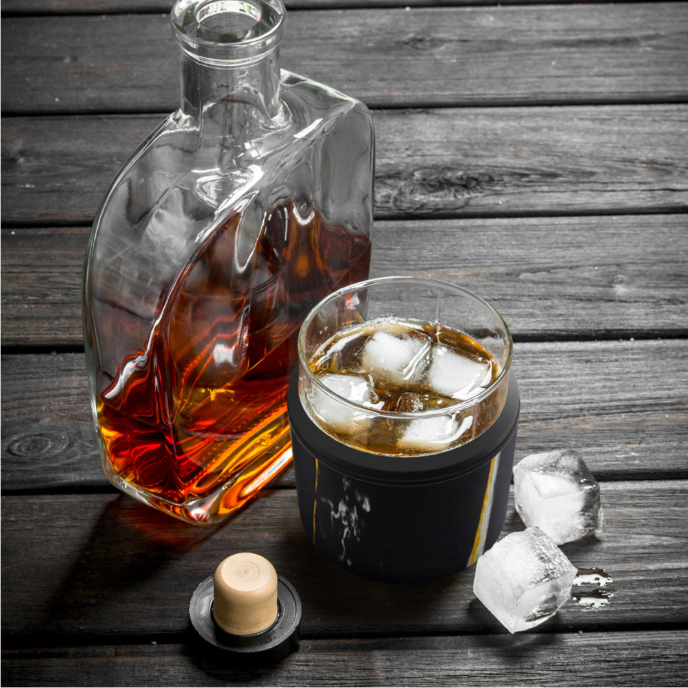 asobu-whiskey-insulated-sleeve-midnight-marble-mit-rocks-glas image 7