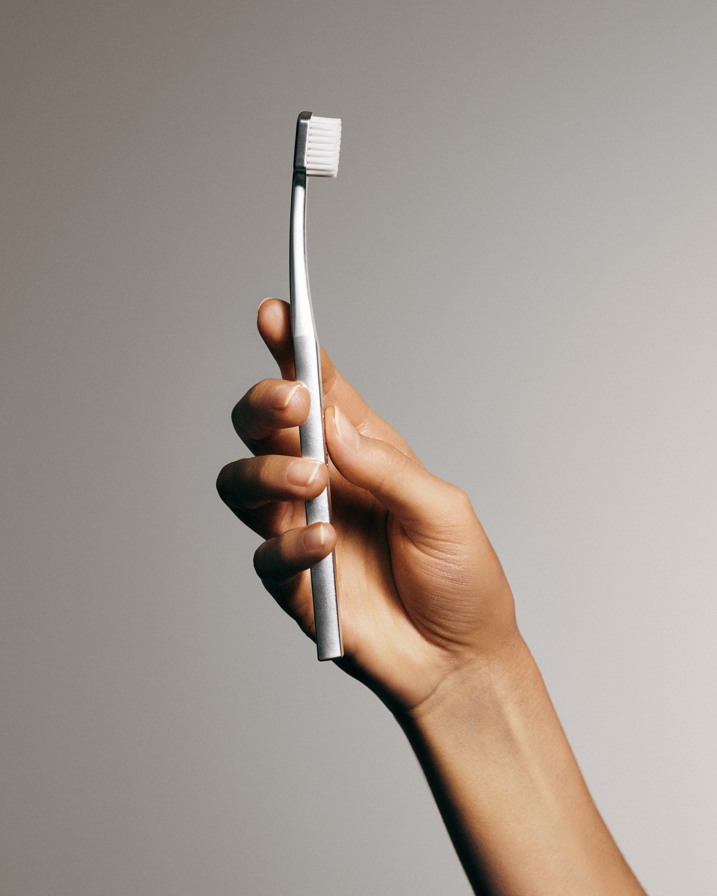 aurezzi-toothbrush-silver-white-zahnb-rste image 4