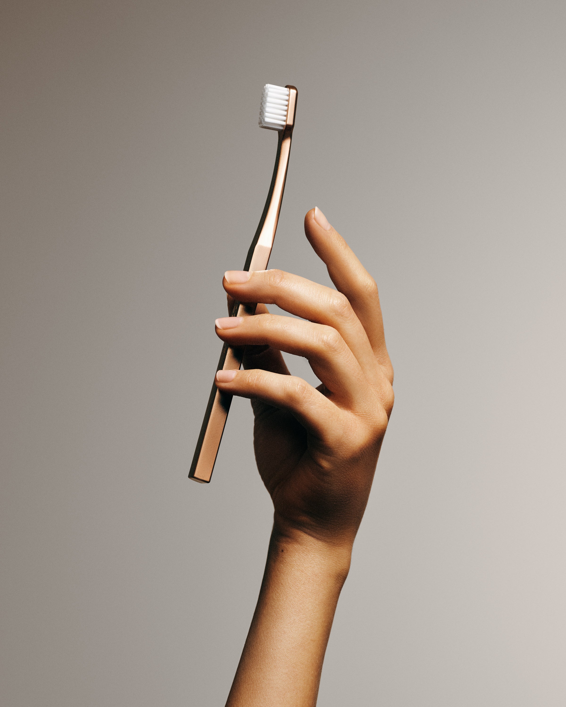 aurezzi-toothbrush-zahnb-rste-rose-white-18k-ros-gold image 4